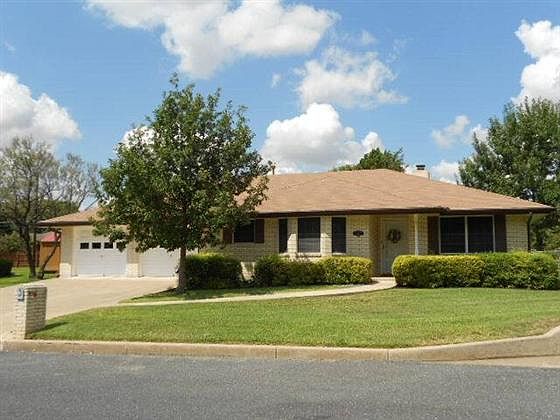 1st image of 207 W Driftwood Dr