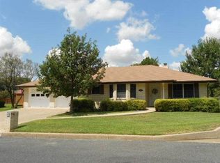 207 W Driftwood Dr, Fredericksburg, TX 78624