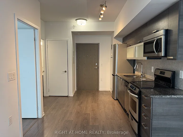 36 Lisgar St #Penthouse 01 — Photo 3