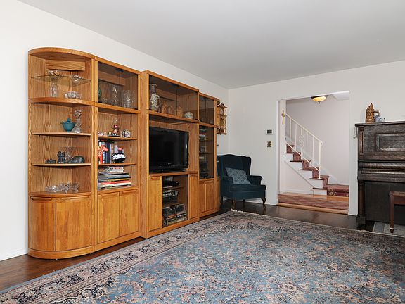 3rd image of 979 Palmer Ave
