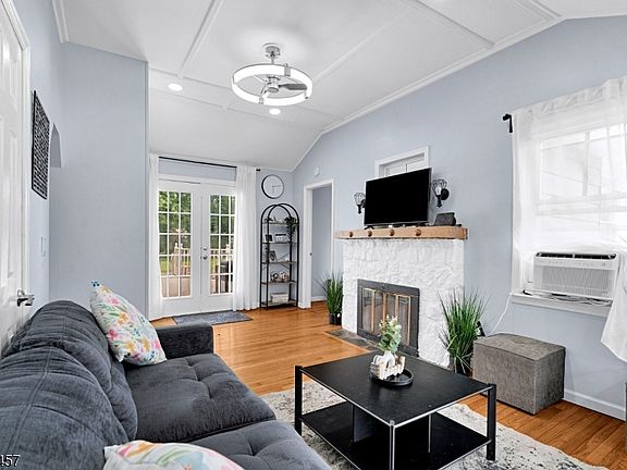 4th image of 107 Minnehaha Blvd