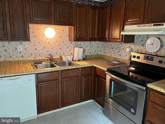2nd image of 8356 Claremont Woods Dr