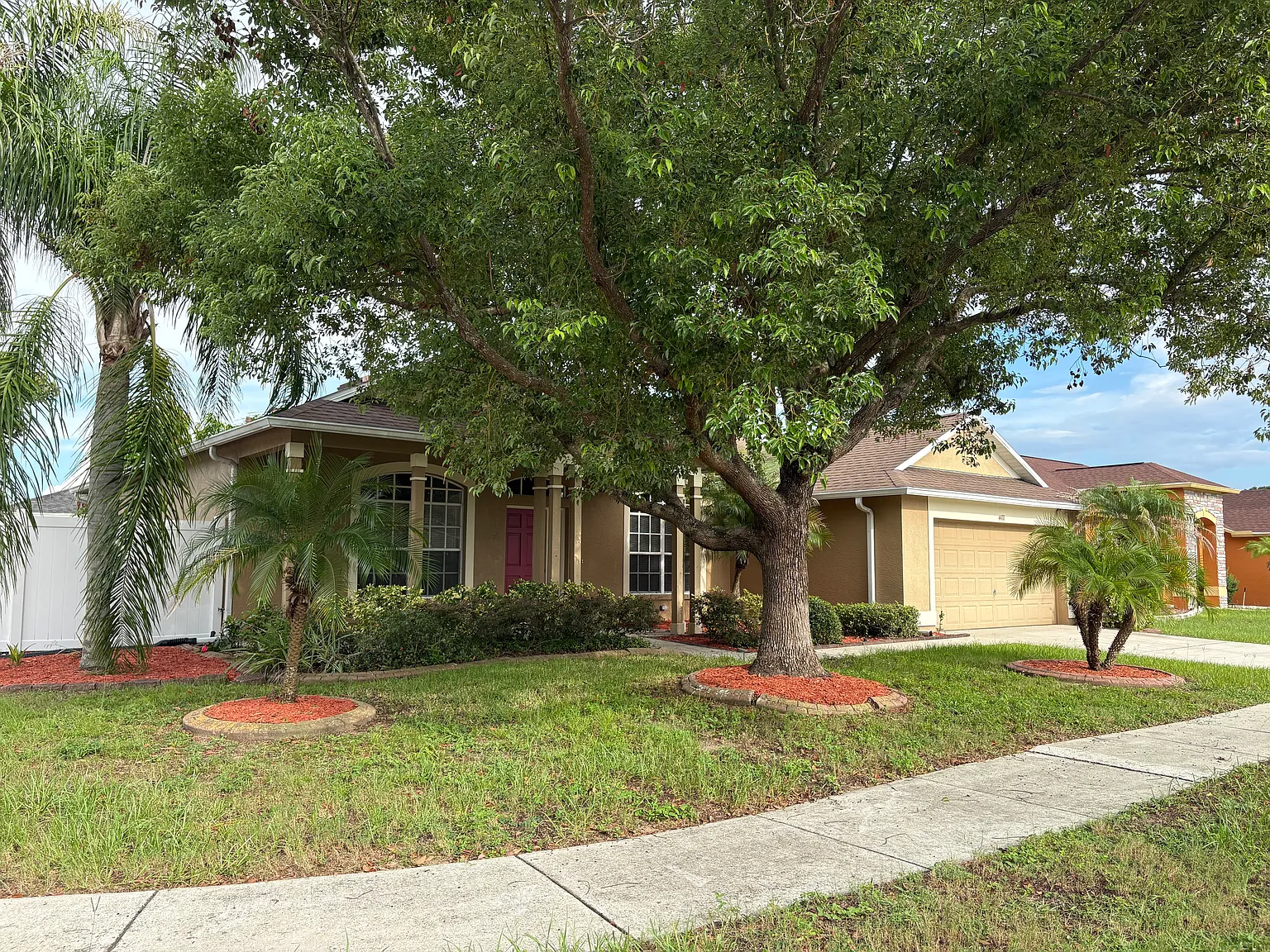 3 bed, 1856 sqft, $2,400 — Photo 3