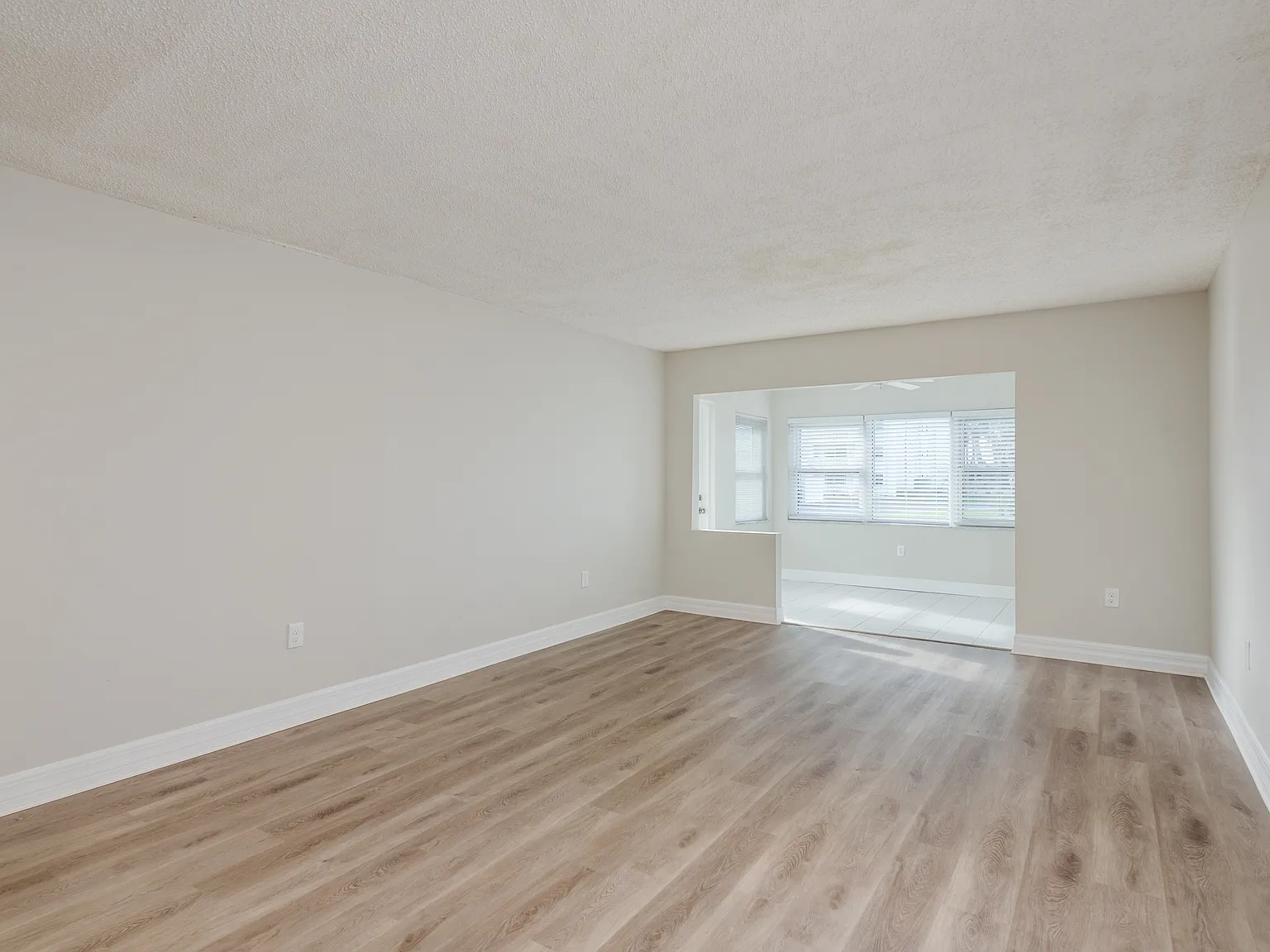 8 Glencoe Pl — Photo 2