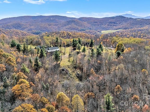 4th image of 525 Schoolhouse Rdg