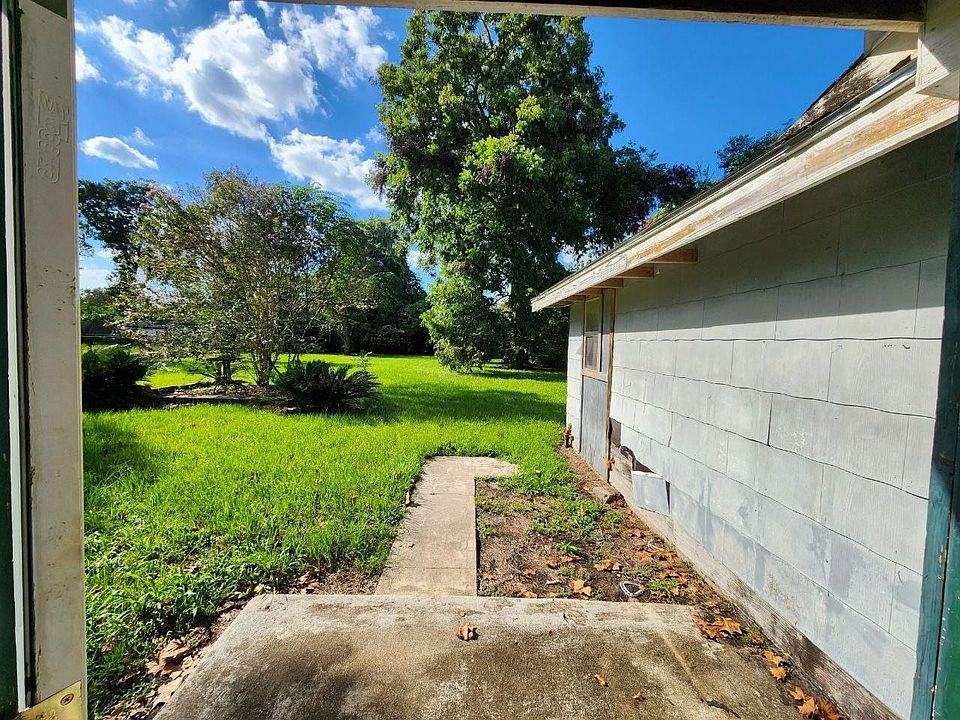 10th image of 805 Alice St