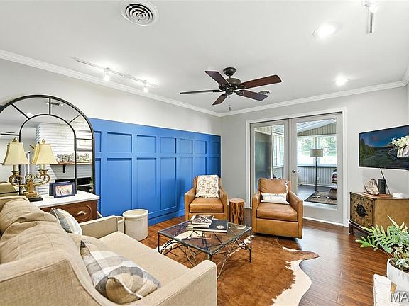 5th image of 110 Old Oaks Dr
