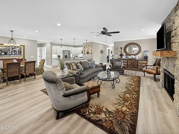 2nd image of 1773 Mountain Dr