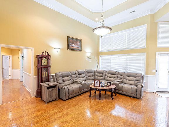 5th image of 256 Rodenberry Rd