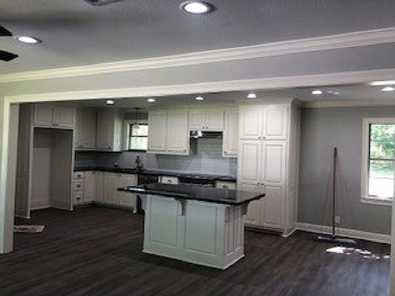 3rd image of 2864 Lawn Oak Dr