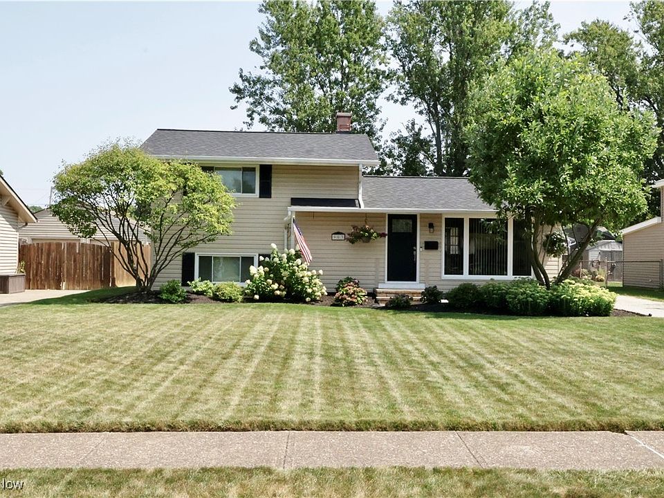 1st image of 903 West Dr