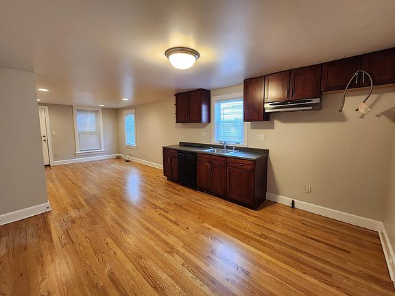 2nd image of 1744 W Beach Ave #Ch1