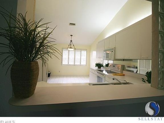 Spacious Eat In Kitchen w/Breakfast Bar, Custom Above Cabinet Lighting and Glass Block Accents