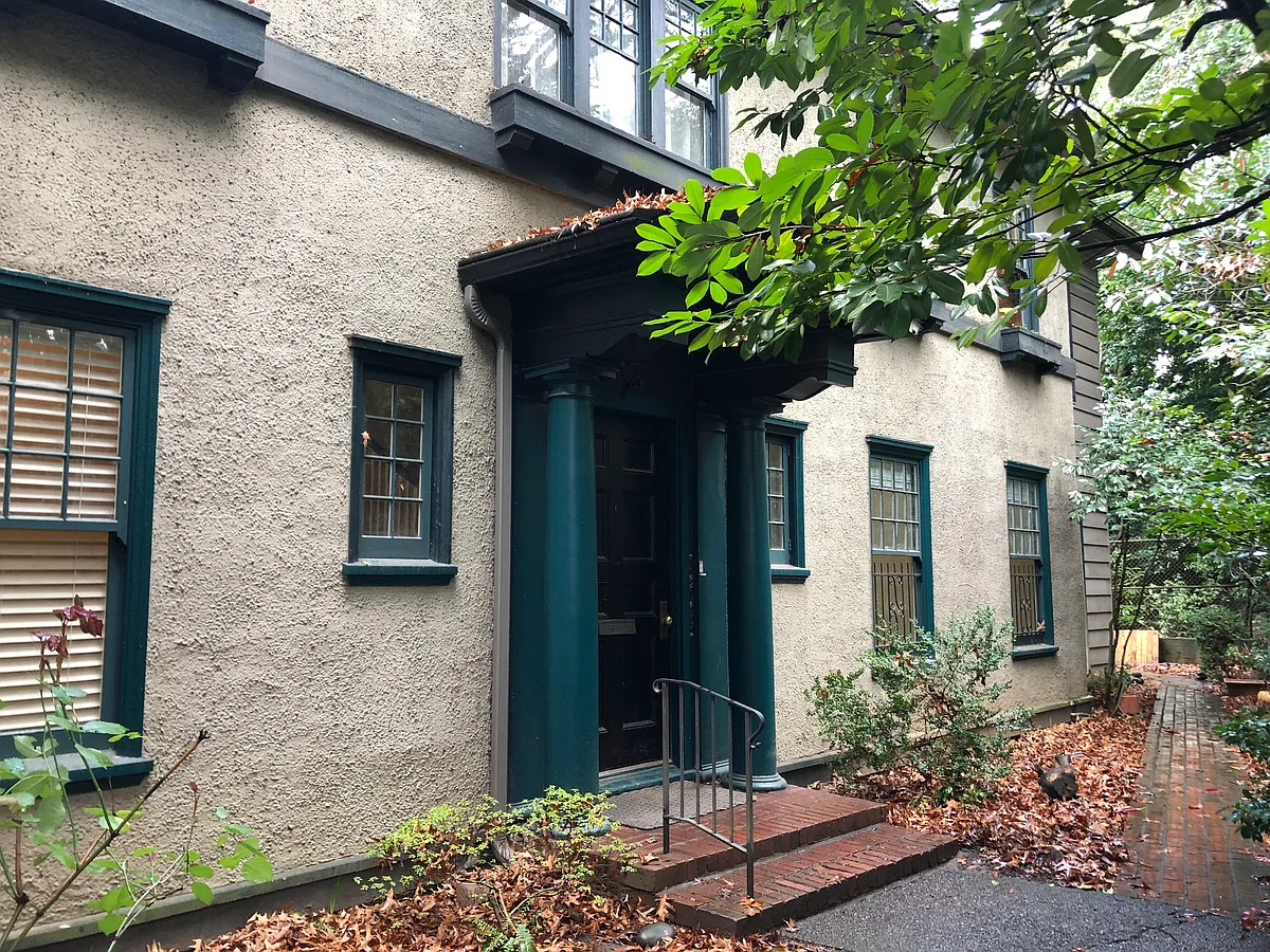 Front entrance - 2124 SW Taylor St