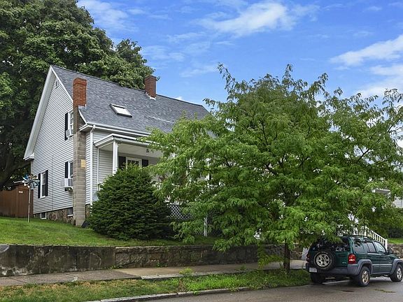 3rd image of 180 Ocean Ave W