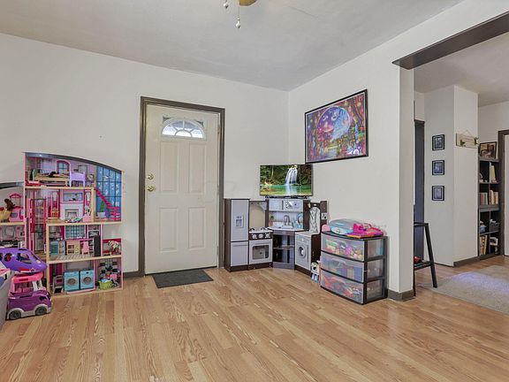 4th image of 264 Boyleston Ave