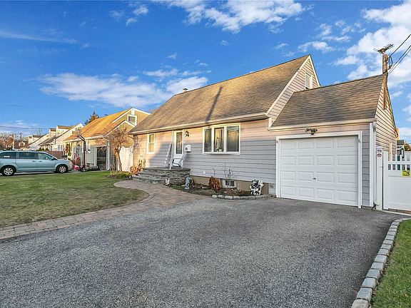 3rd image of 37 W Zoranne Dr