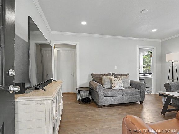 4th image of 818 Terrace Dr