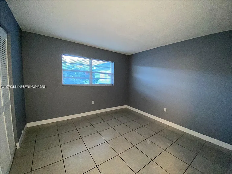 1735 W 60th St #M301 — Photo 15
