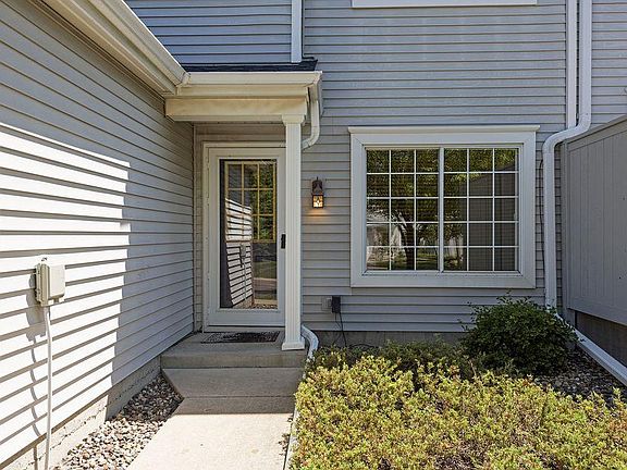3rd image of 10958 Lexington Dr
