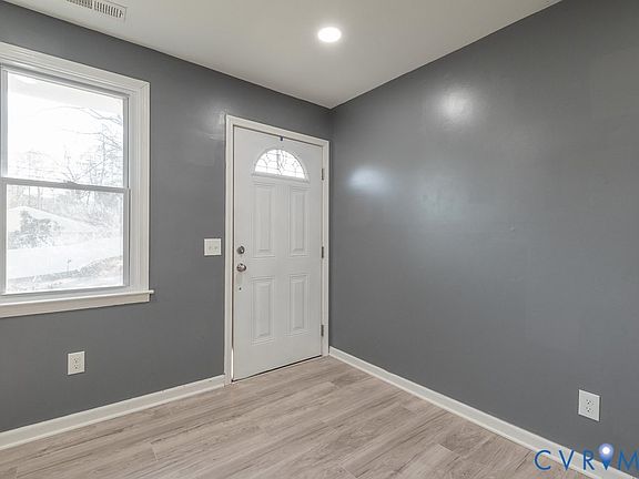 3rd image of 1616 Circle Dr