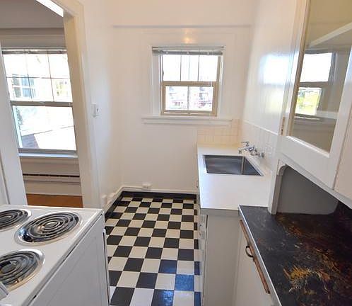 4th image of 1633 Melrose Ave APT 405