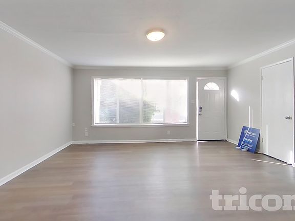 3rd image of 2921 Pear St