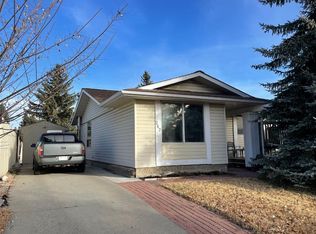247 S Bracewood Rd SW, Calgary, AB T2W3C2