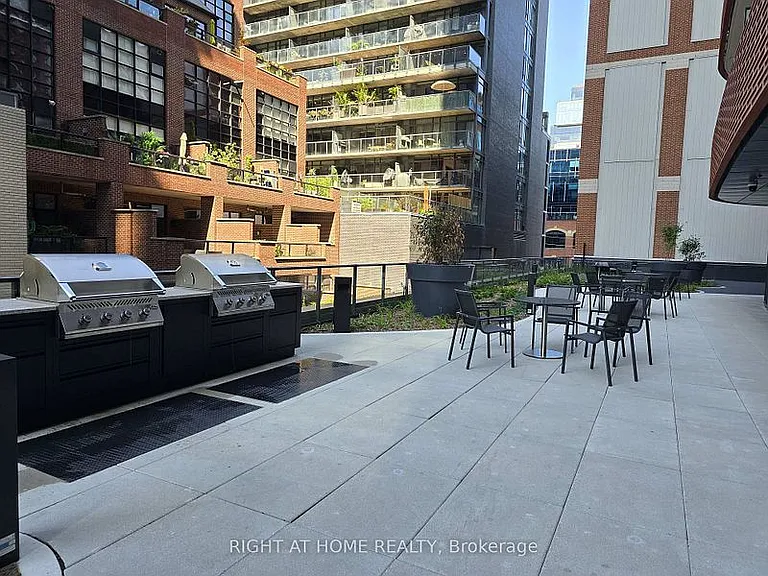 180 Front St E #4209 — Photo 14