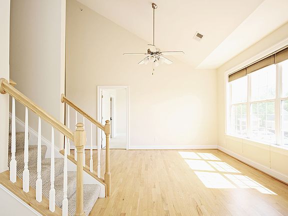 5th image of 1052 Glenwood Station Ln Unit 201