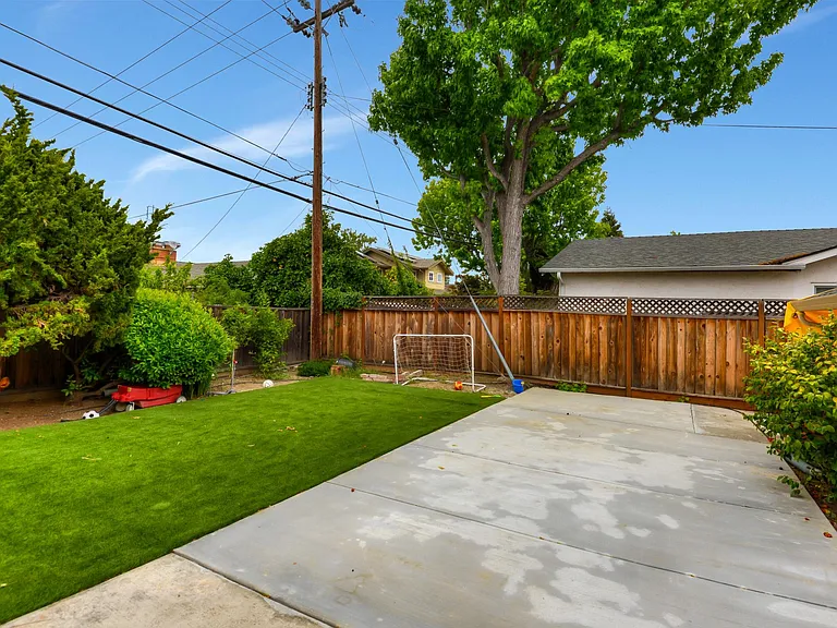 3125 Mauricia Ave — Photo 25