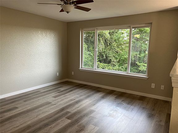 4th image of 10 NE Anchor Court