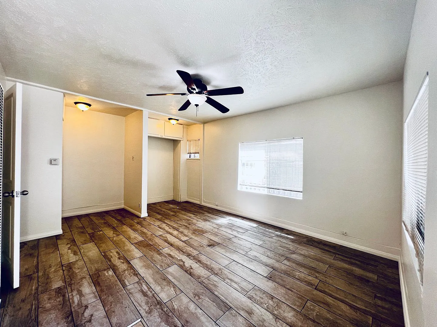 Charming Bluff Park Studio Bungalow Just One Block from the Beach! — Photo 4