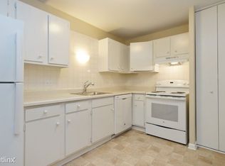 924 Ridge Sq APT 212, Elk Grove Village, IL 60007