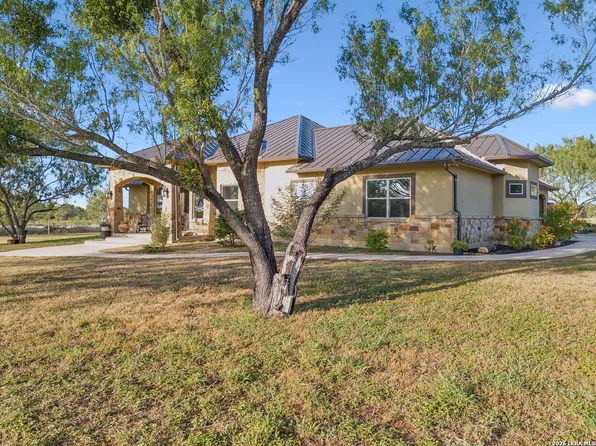230 Casarez Rd, Pleasanton, TX 78064
