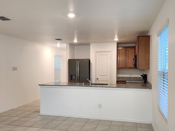 4th image of 219 Plumcove Dr