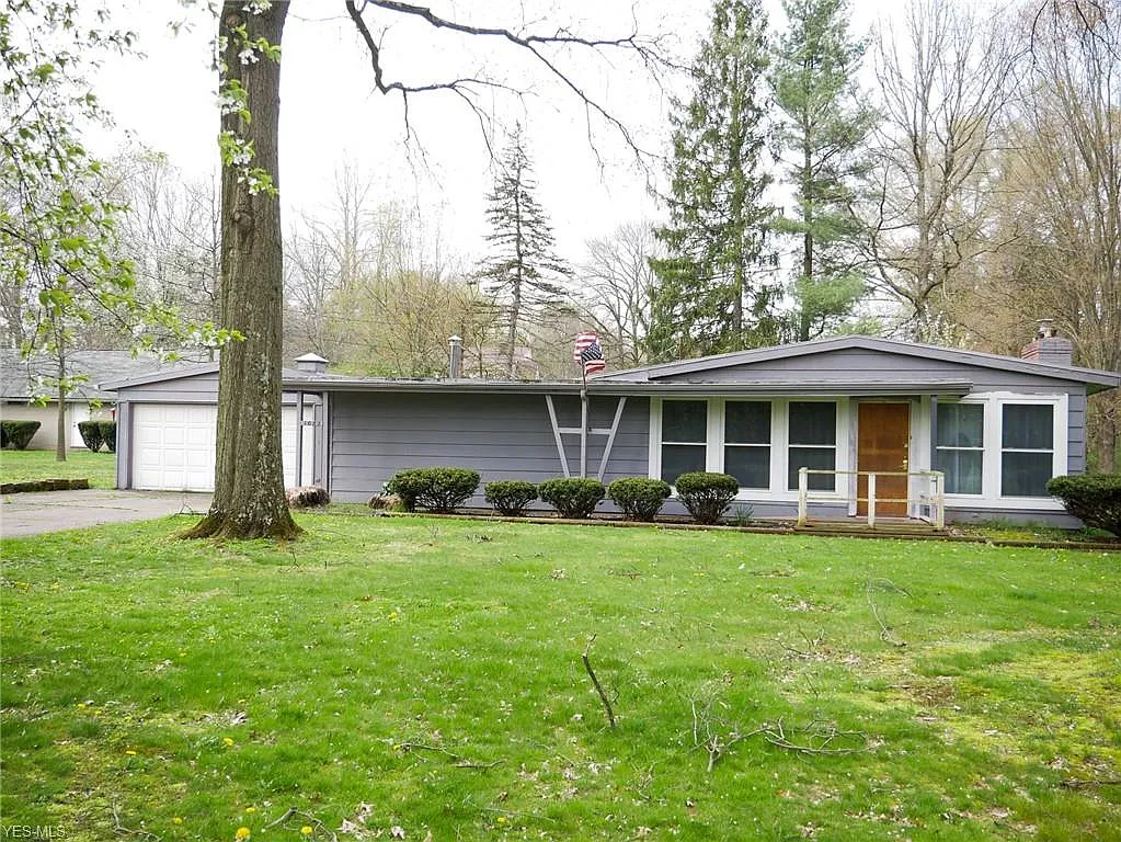 1082 Shields Rd photo 1