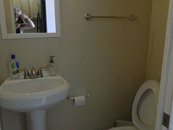 5th image of 931 N Euclid Ave #112