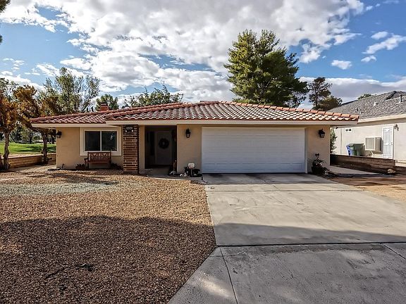 2nd image of 14943 Bluegrass Dr