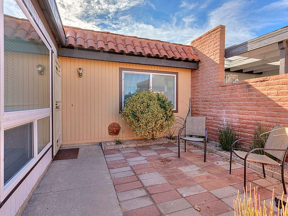 3rd image of 351 W Camino Del Sonador