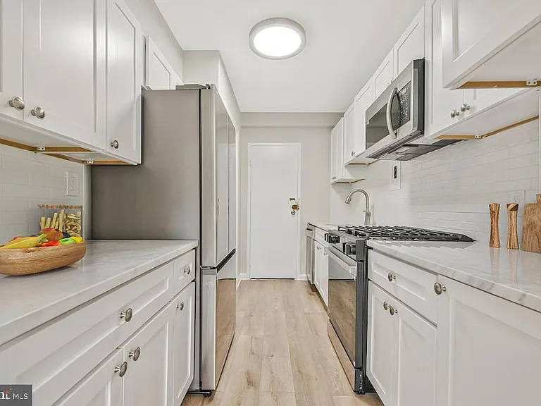 4201 Cathedral Ave NW #902W — Photo 5