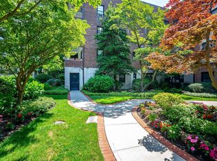 46 Grace Ave APT LD, Great Neck, NY 11021