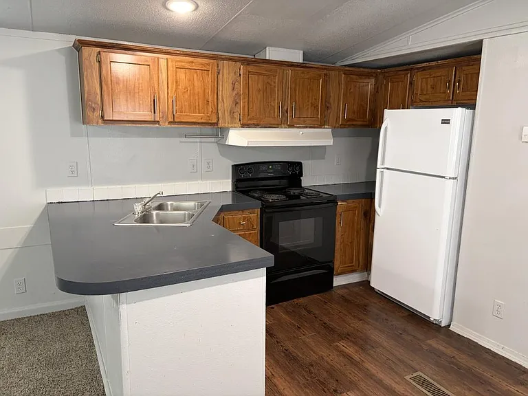 1219 W Choctaw St #16 — Photo 9
