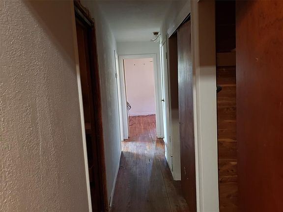 4th image of 2206 Biway St