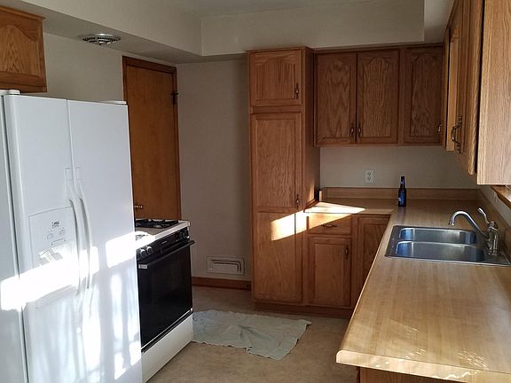 5th image of 16 Park Dr