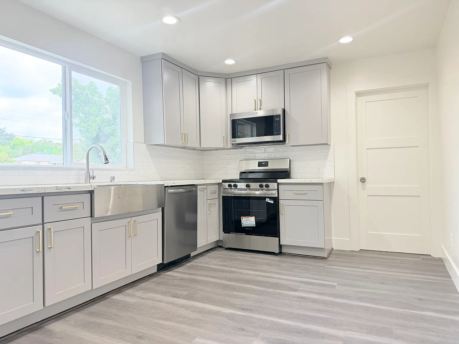 2 bed, 750 sqft, $2,000 — Photo 4