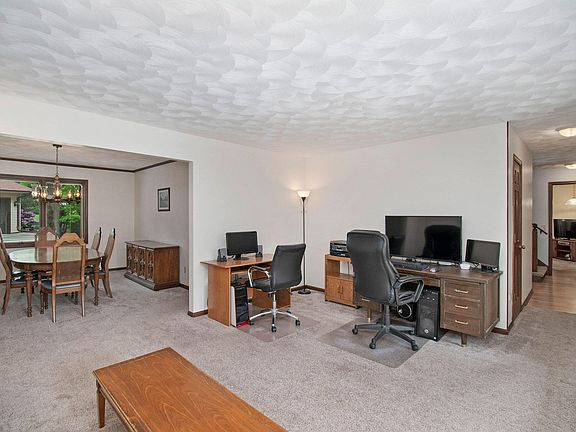 4th image of 9492 Treetop Dr