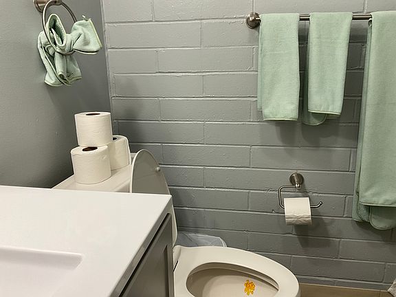 4th image of 110 E Franklin Ave APT 7