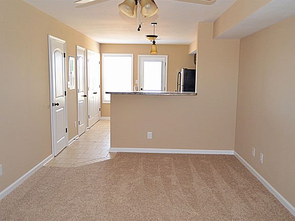 3rd image of 1604 Railton Ct APT C