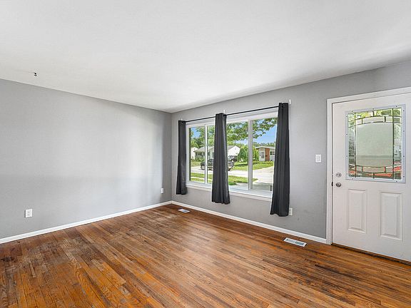 5th image of 1240 Woodbourne St